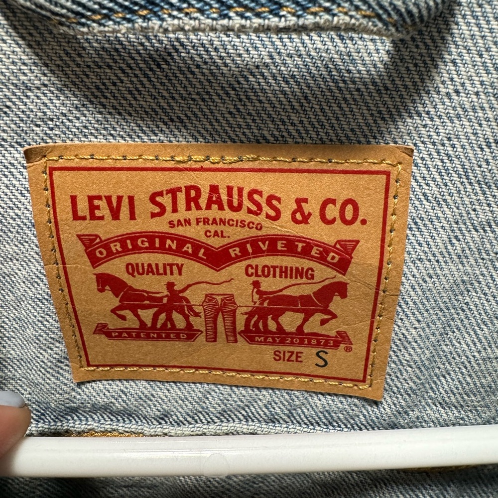 Levi’s Jean jacket - Picture 3 of 4